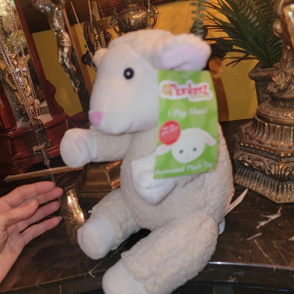 Sherpa Plush Lamb Animated plush toy Sings moves Jesus LOVES ME ♡♡♡ soft cuddly - Picture 7 of 15